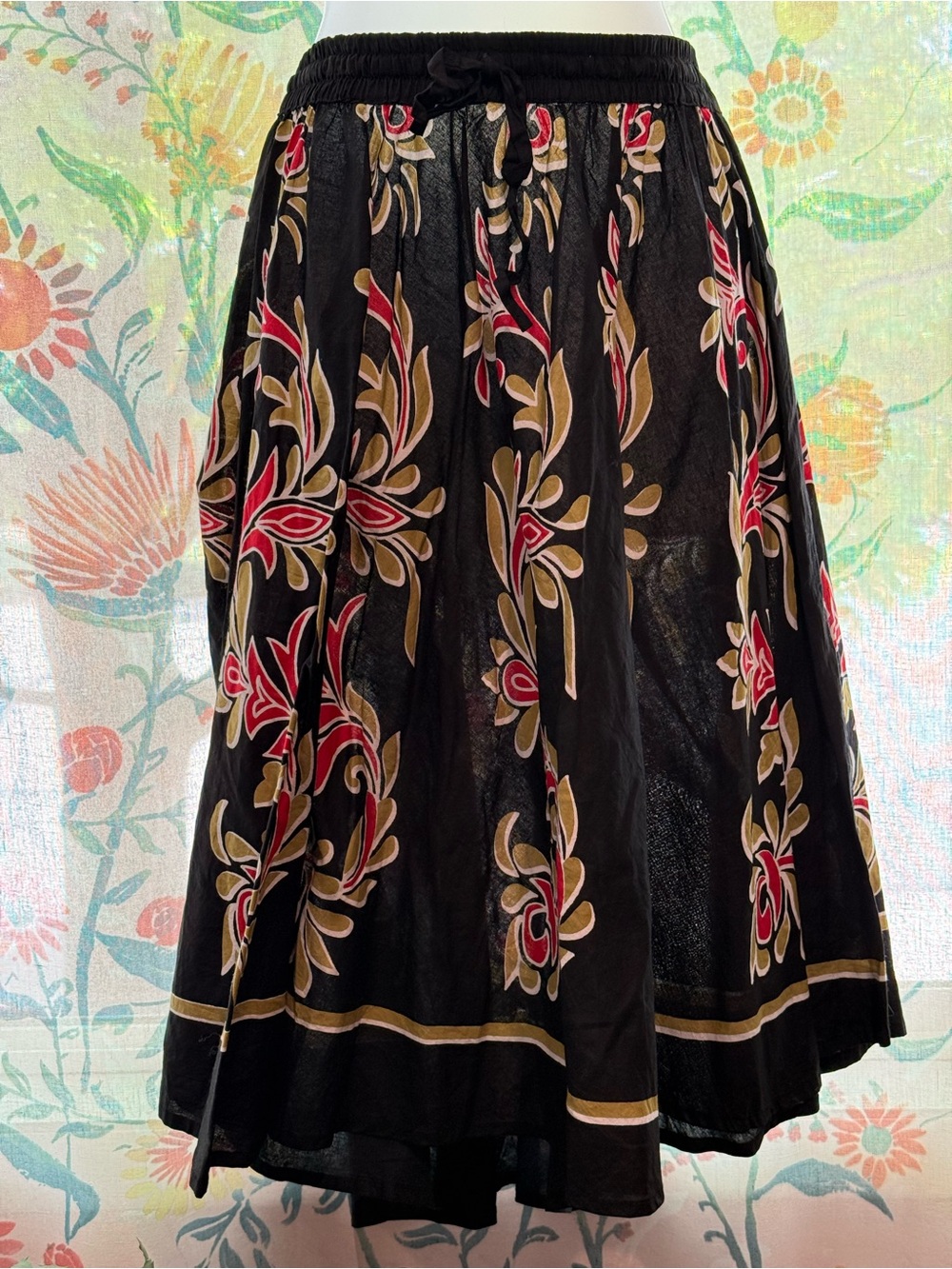 Channel Your Inner Frida! Women’s Black Floral Midi Skirt XL, very adjustable
